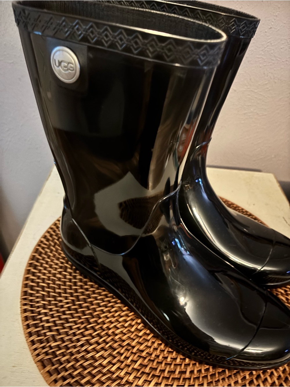 Women’s UGG “Sienna” Rain Boots-Size 9